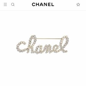 New Authentic 2019 CHANEL Signature Pearl Brooch